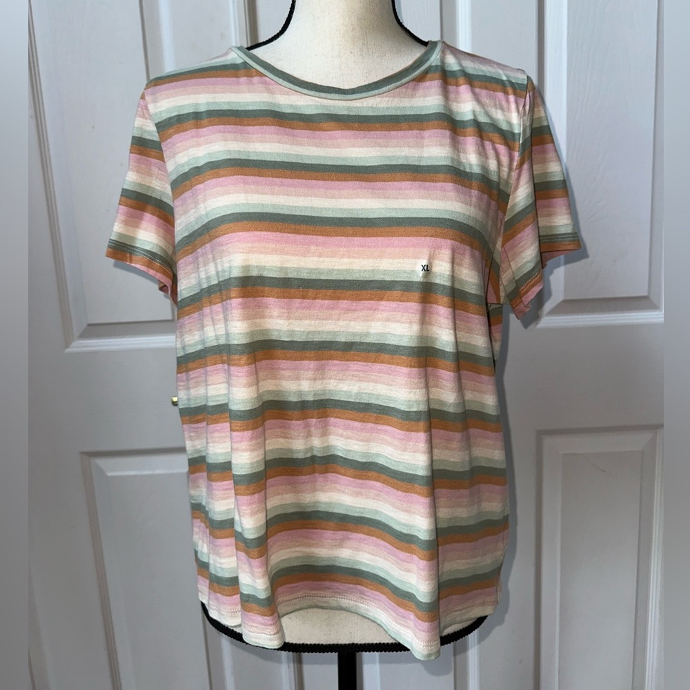 American Eagle Outfitters Cream and Pink Short Sleeve T-Shirt